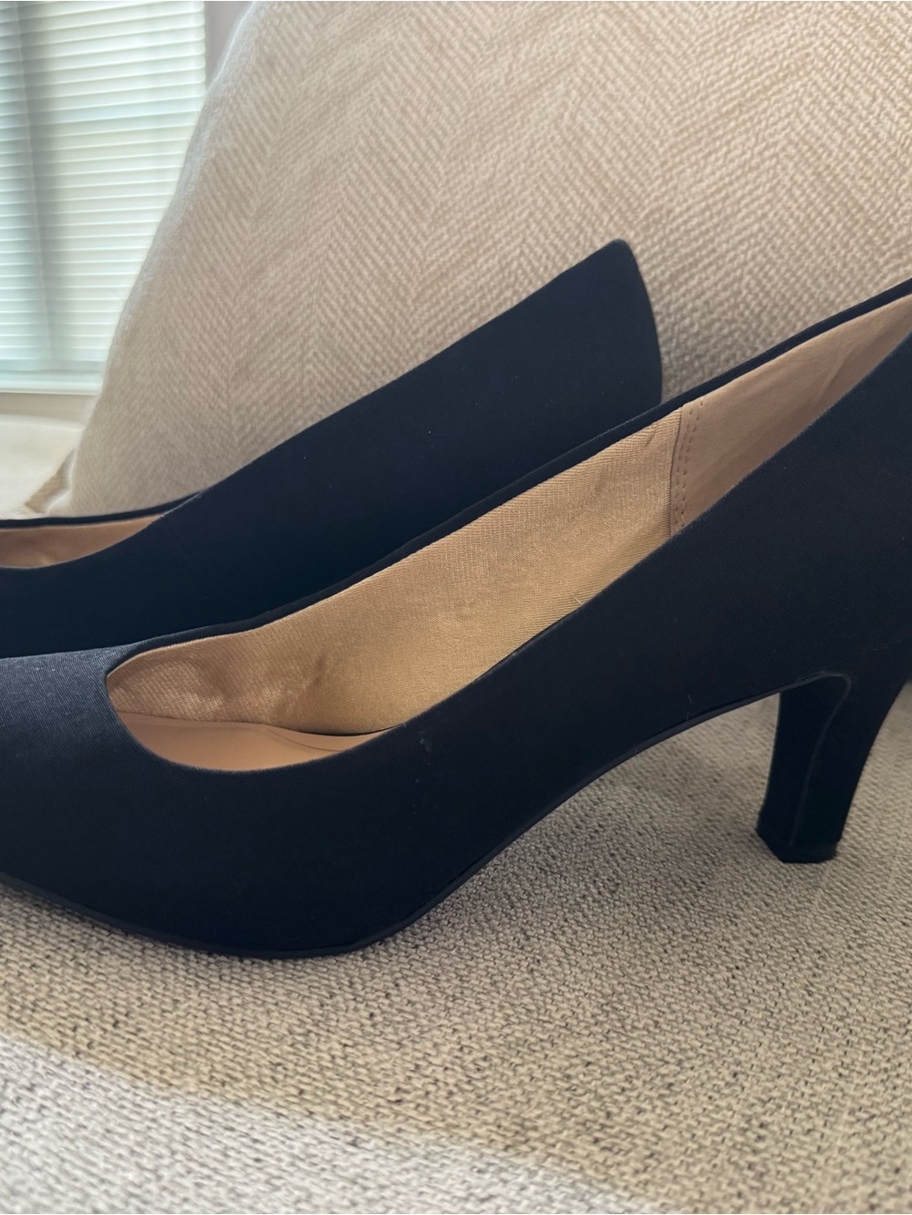 Kelly & Katie Black Mid-Heel Classic Pumps